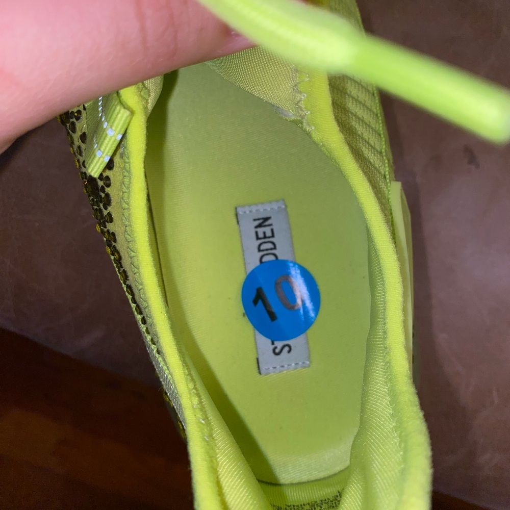 Steve Madden lime Maxima sneakers - Picture 5 of 8